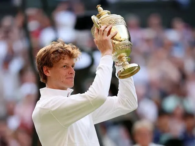 Jannik Sinner vence a Alcaraz y hace historia al coronarse en Wimbledon