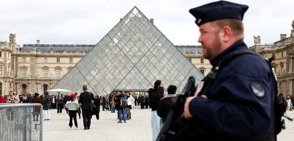 Francia detiene a dos nuevos sospechosos por el robo millonario en el Museo del Louvre