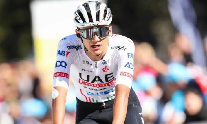 Isaac del Toro celebra su octavo triunfo del año y agradece el respaldo del UAE Team Emirates