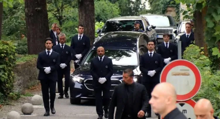 Más de 16 mil personas despiden a Giorgio Armani en Milán después de tener funeral privado