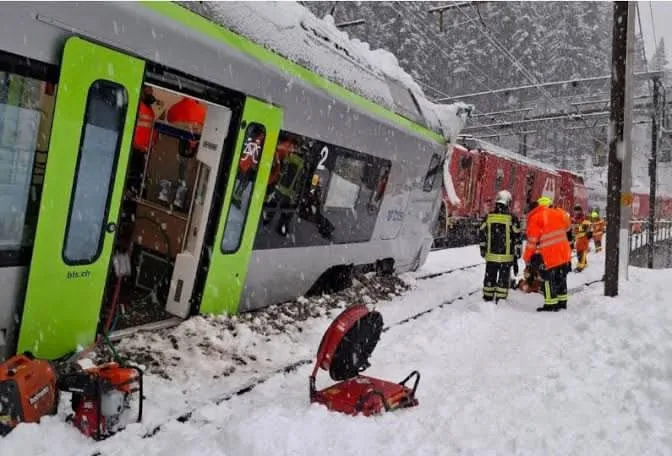 Avalancha provoca descarrilamiento de tren en Suiza; reportan cinco lesionados