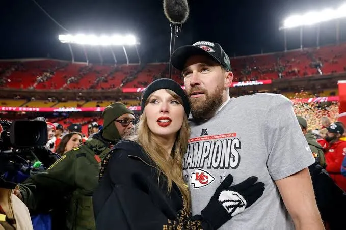 Compromiso de Taylor Swift y Travis Kelce impulsa a la NFL con impacto millonario