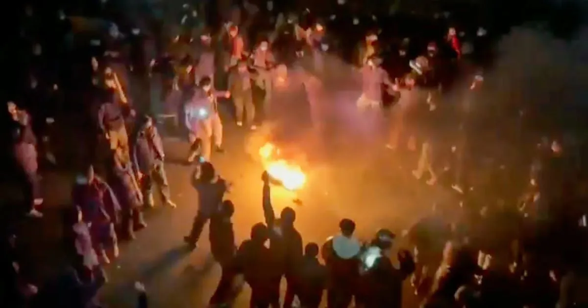 Sube a 2 mil 403 el número de muertos por protestas en Irán; llevan más de cinco días sin internet