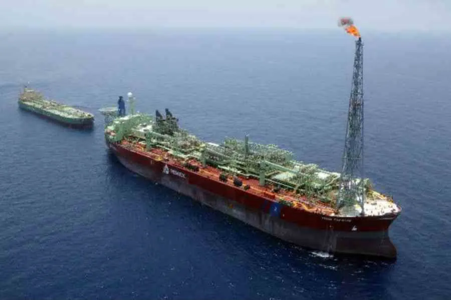 Pemex frena envío de petróleo a Cuba en medio de presiones desde Washington