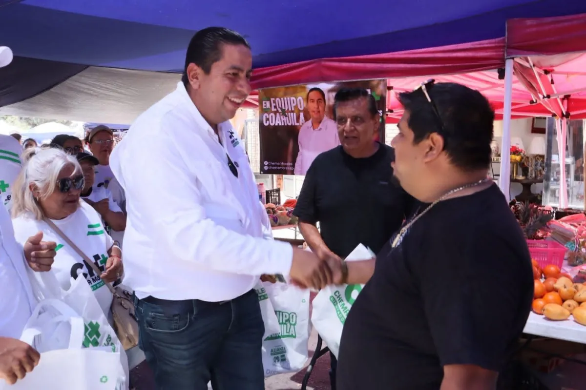 Entre mercados y colonias Chema Morales refuerza mensaje de seguridad en el Distrito 12