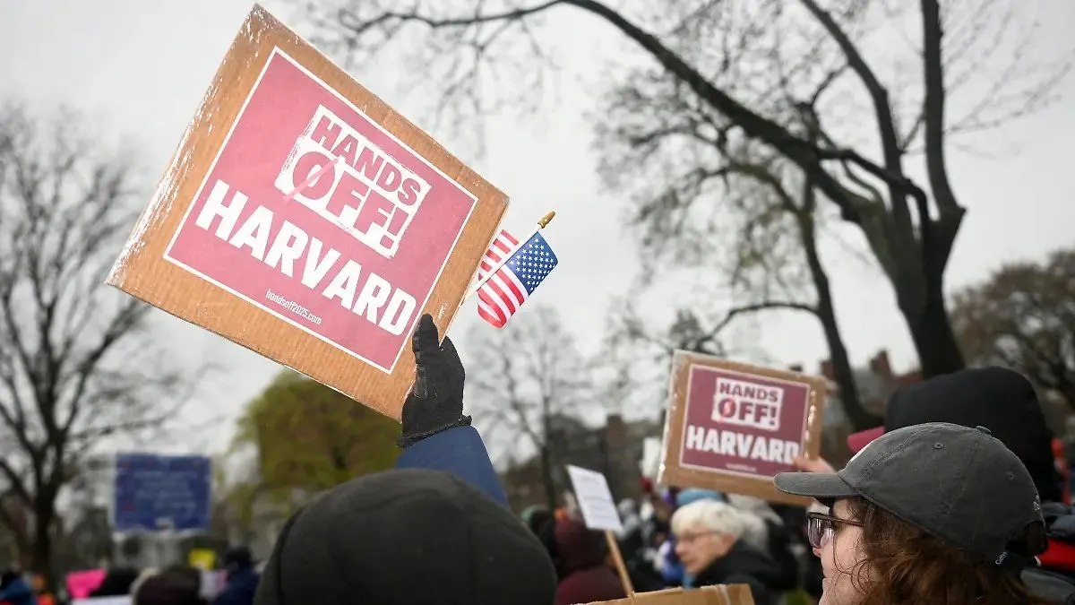 Trump congela $2,200 millones a Harvard: acusa uso indebido de fondos