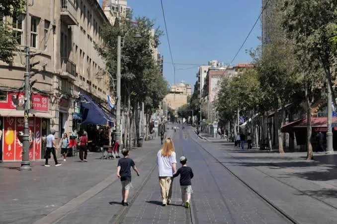 Israel retoma la normalidad: se levantan restricciones tras semanas de tensión