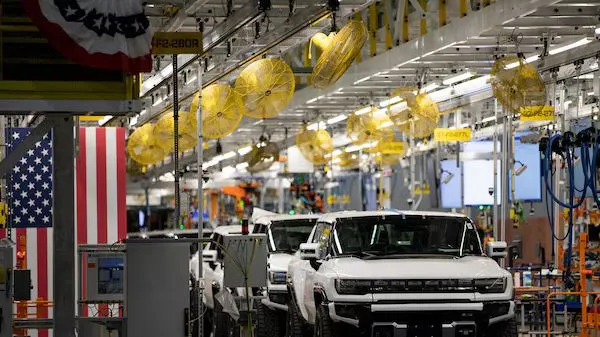 General Motors trasladará parte de su producción de México a EE.UU.