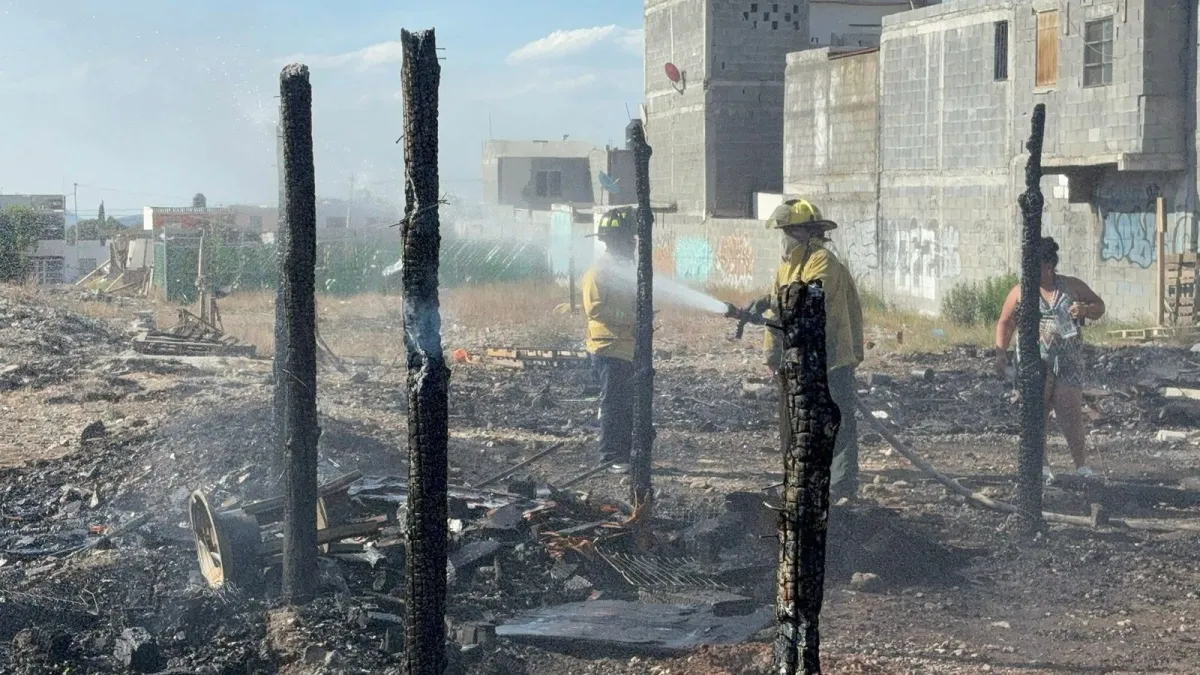 Hombre resulta con quemaduras graves tras incendio provocado en su vivienda en Nuevo Mirasierra