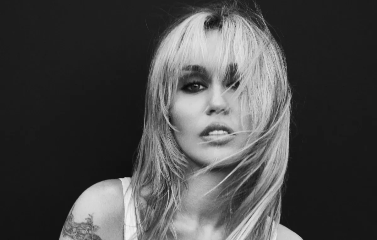 Miley Cyrus conquista el No. 1 del Billboard 200 tras más de una década