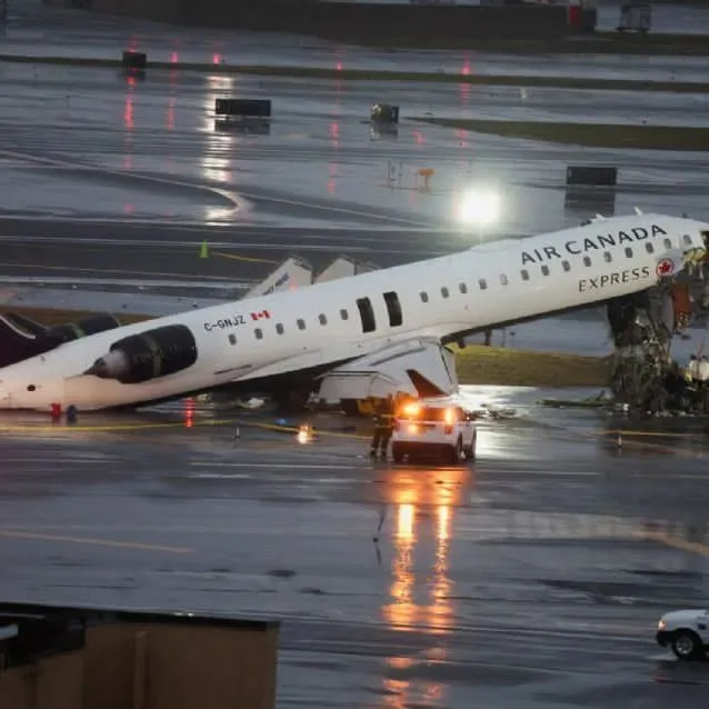 Director de Air Canada renuncia tras polémica por mensaje solo en inglés