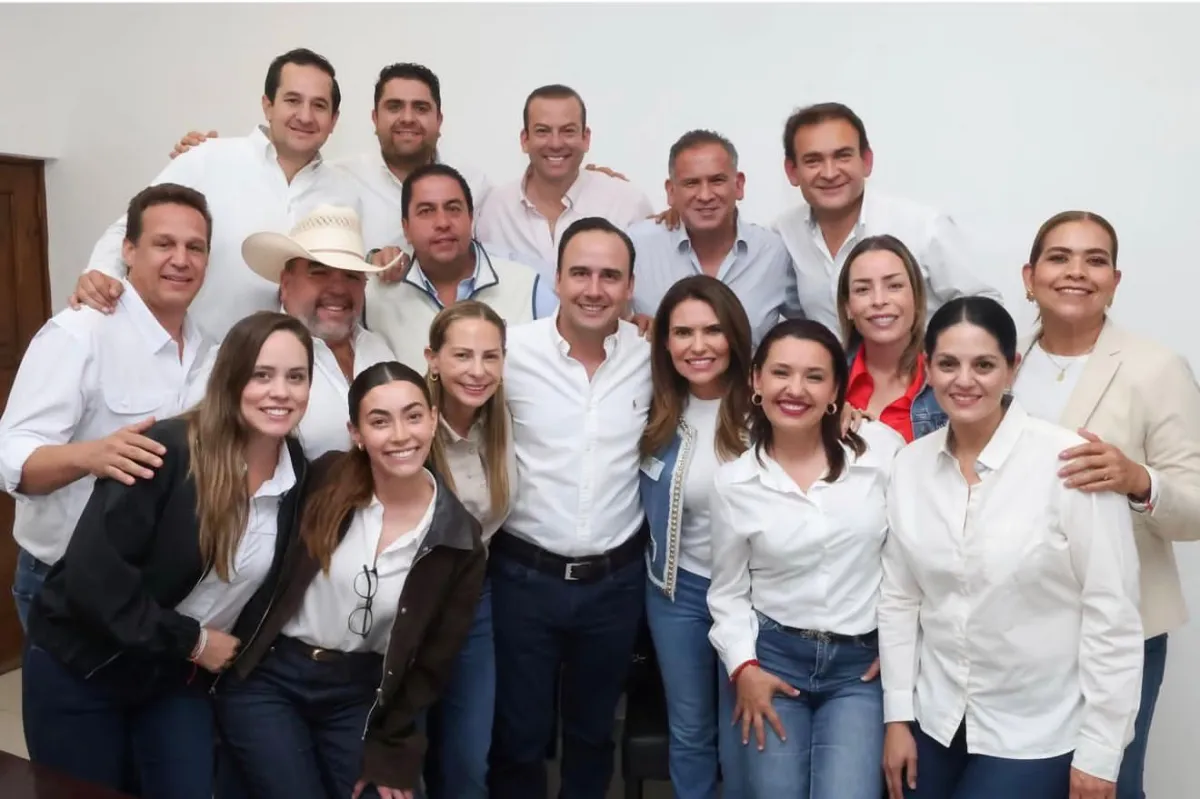 Manolo Jiménez se reúne con perfiles rumbo a diputaciones locales en Coahuila