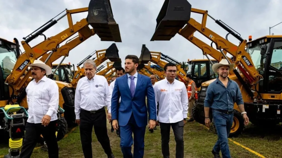 Mejora en la Operatividad de Agua y Drenaje: Samuel García Entrega 165 Unidades para Optimizar Respuestas