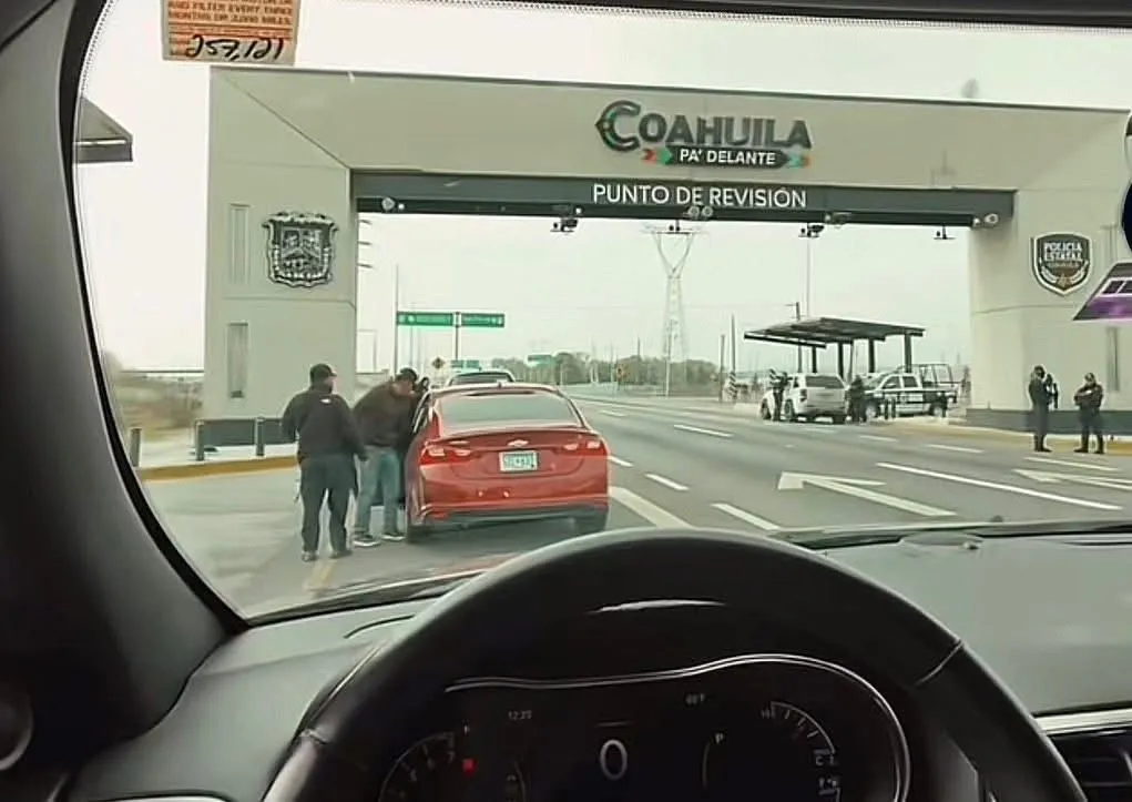 Coahuila separa a tres policías estatales por presunta corrupción en filtro de seguridad de Ramos Arizpe