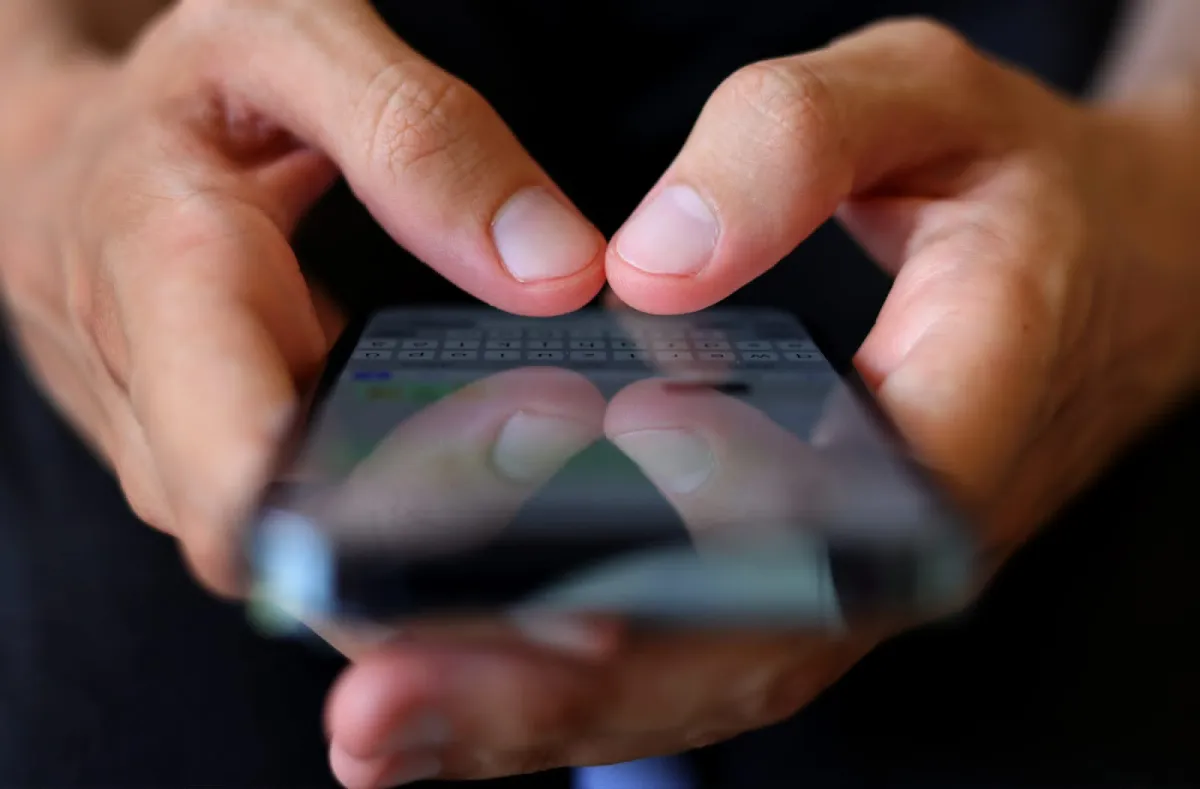 Piden reforzar alertas contra apps falsas de préstamos en México