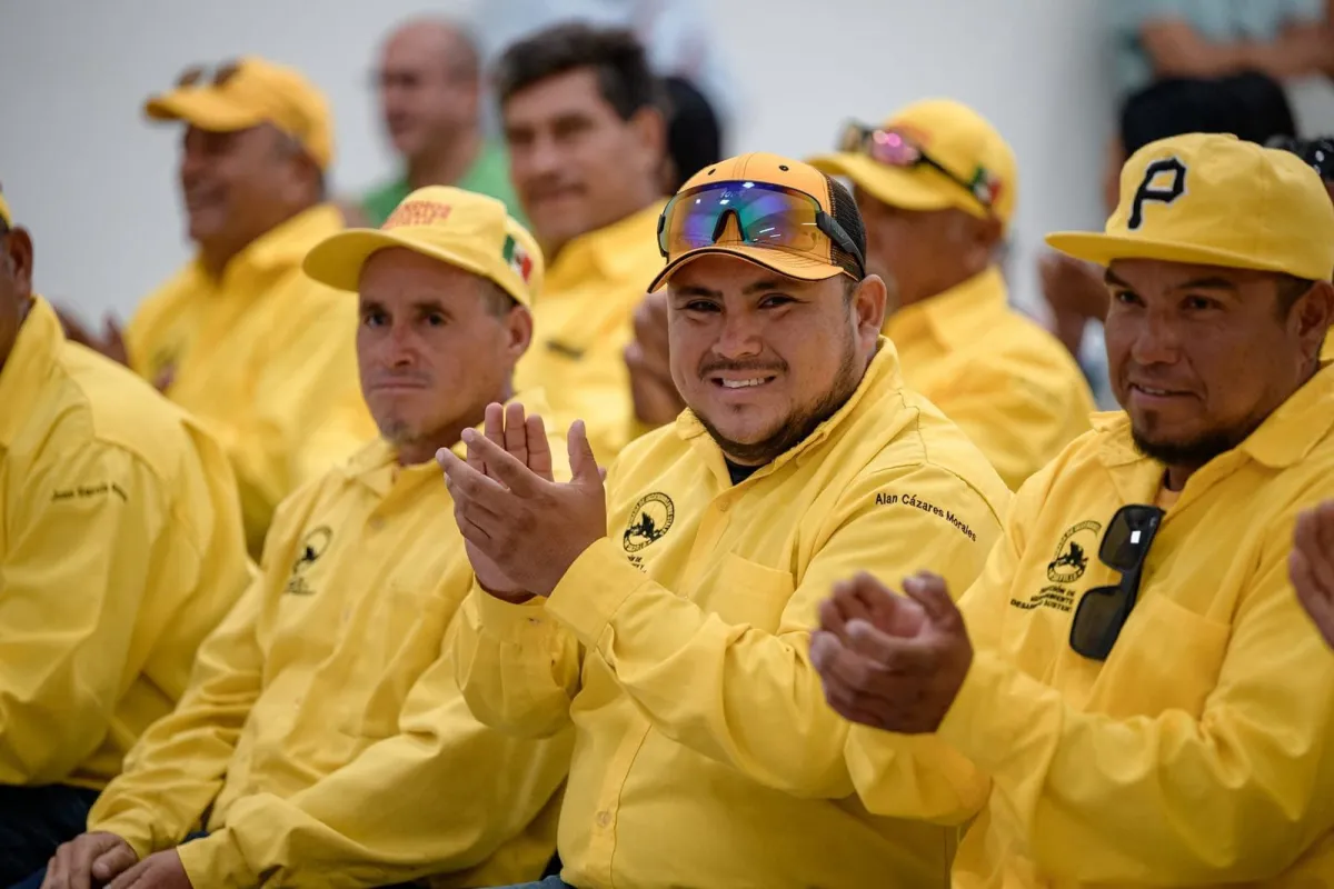 Entrega Javier Díaz apoyos a brigadistas forestales de Saltillo