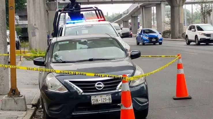 Delincuentes abandonan vehículos tras fallido intento de secuestro en Monterrey