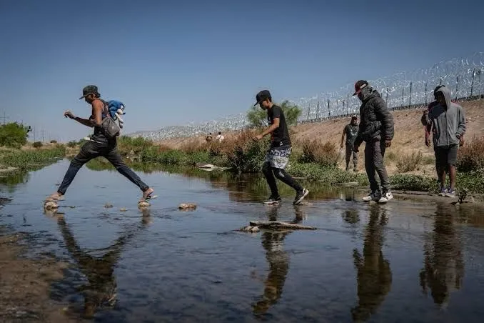 Estados Unidos registra histórica baja del 12% en cruces ilegales de migrantes durante junio