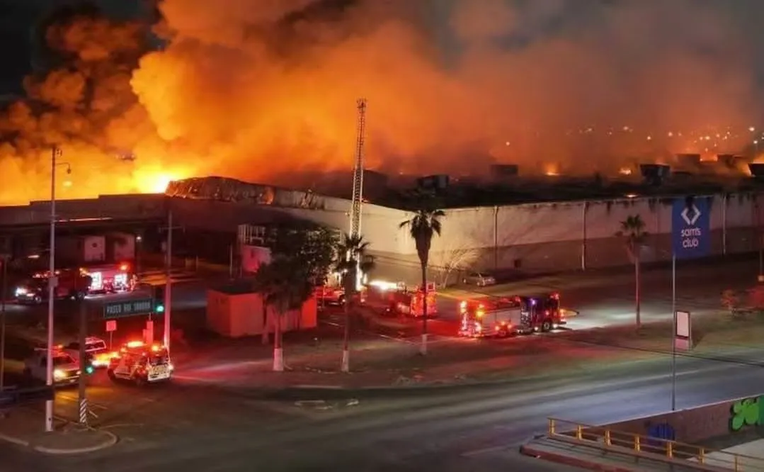 Incendio de gran magnitud destruye  tienda Sam’s Club en Hermosillo*