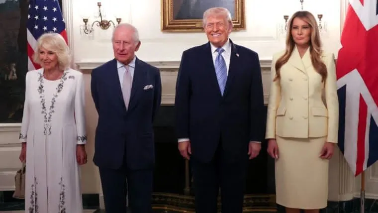 Reyes de Inglaterra inician visita de Estado en Estados Unidos en medio de tensiones políticas