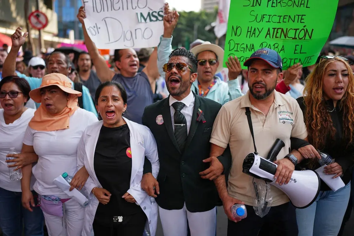 Trabajadores del IMSS convocan a megamarcha nacional para exigir aumento salarial y mejores condiciones laborales