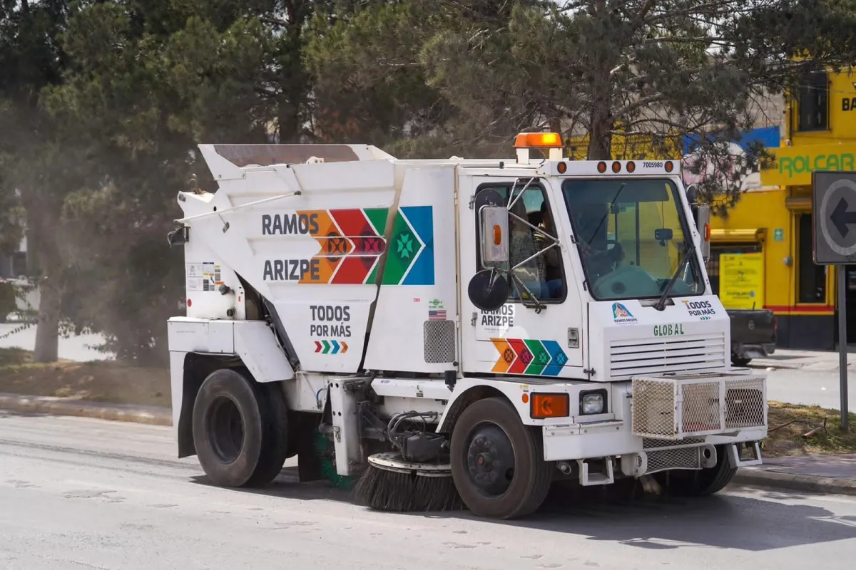 Ramos Arizpe suma barredora y camiones para modernizar limpieza