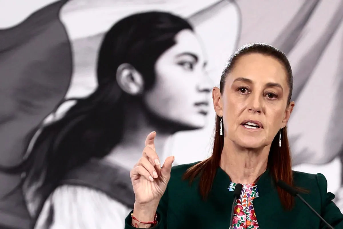 Sheinbaum afirma que mantiene diálogo abierto con maestros tras protestas