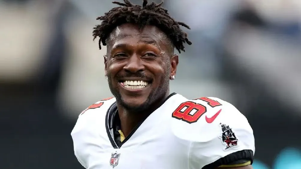 Antonio Brown, exestrella de la NFL, es buscado en EE. UU. por presunto intento de asesinato