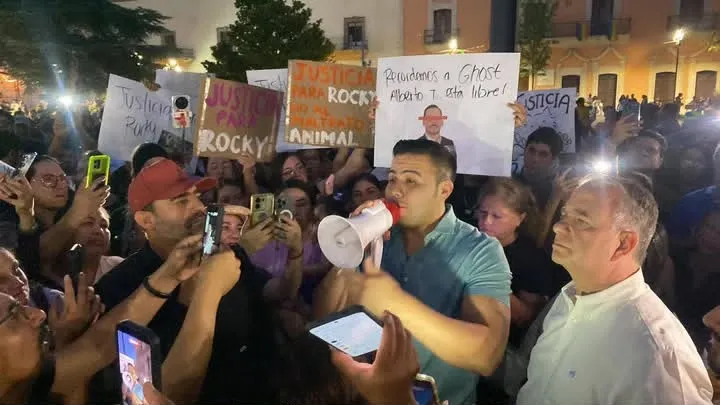 Cientos marchan en Saltillo para exigir justicia por Rocky y honran su memoria en Pets Care