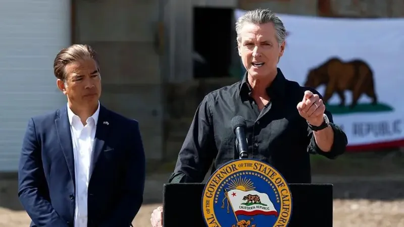 California hace historia al ser el primer estado en demandar a Trump por sus aranceles