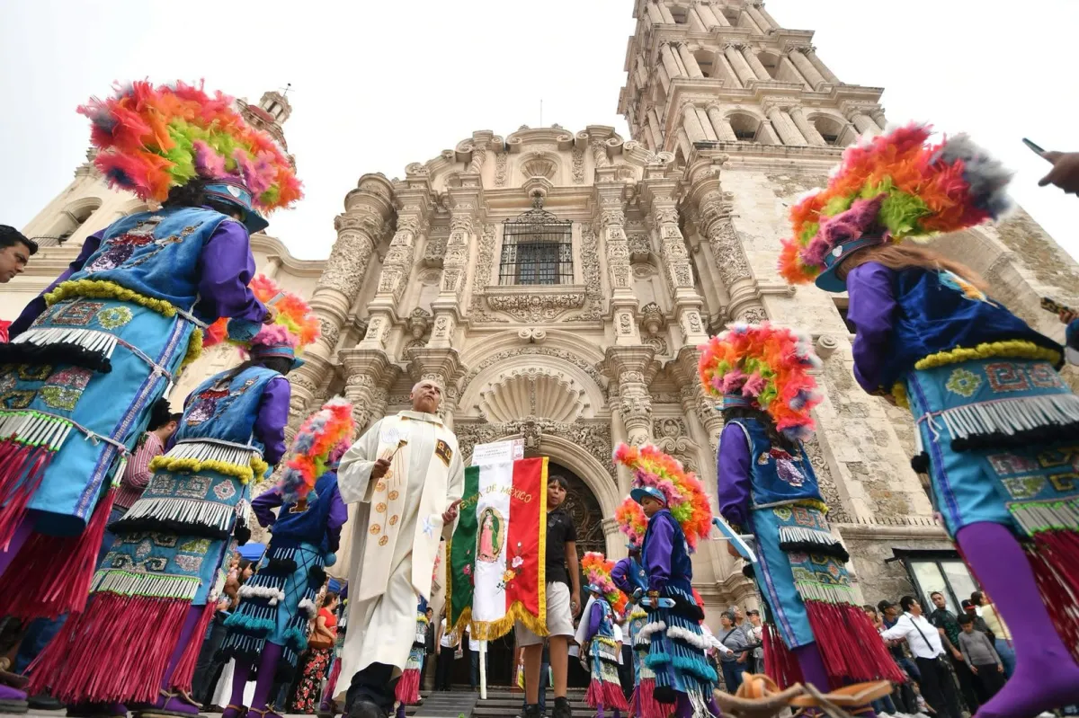 Más de 1,200 danzantes llenan de color el centro de Saltillo en la Matlachinada 2025