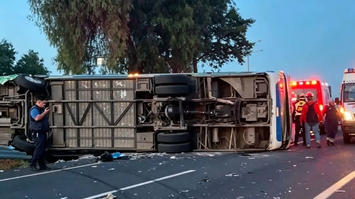 Choque en la México-Pachuca deja un muerto y 30 personas heridas