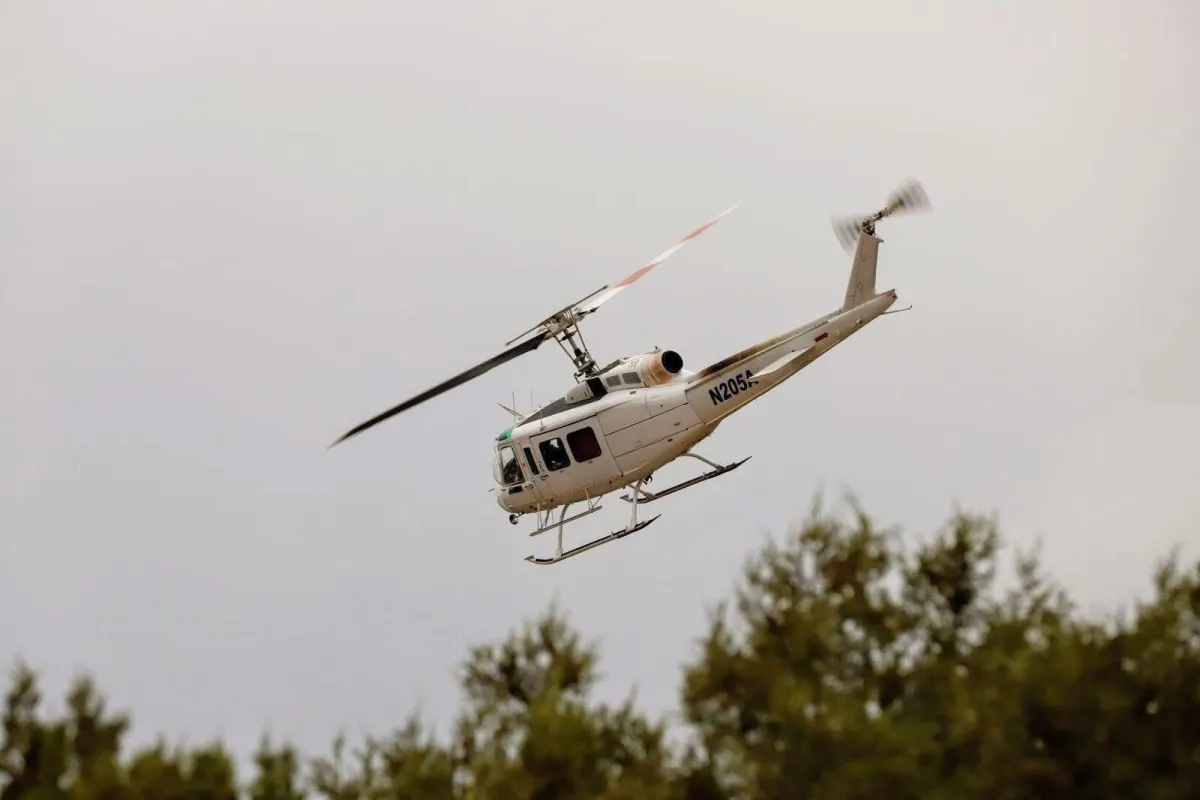 Se desploma helicóptero que combatía incendio en la sierra de Arteaga