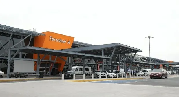 Aeropuerto de Monterrey ajusta operación para reducir filas ante alta demanda y cercanía del Mundial