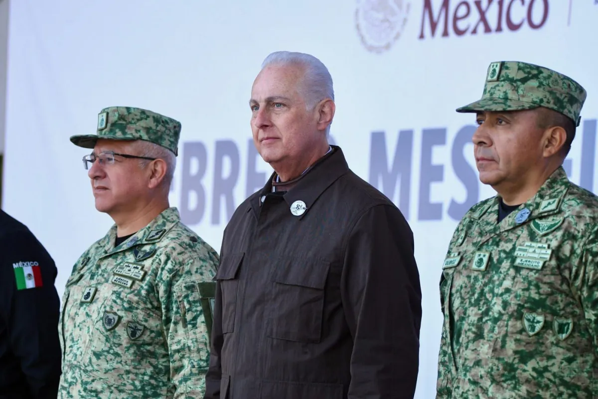 Izamiento de bandera marca arranque del Mes del Ejército en Torreón
