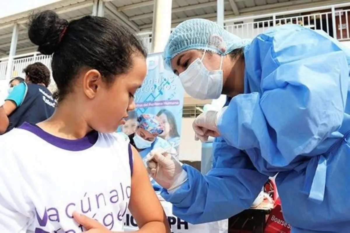 Inicia en Coahuila campaña intensiva de vacunación contra el VPH en escuelas