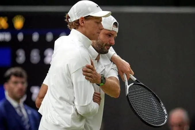 Dimitrov abandona Wimbledon tras dura lesión; Sinner avanza a Cuartos