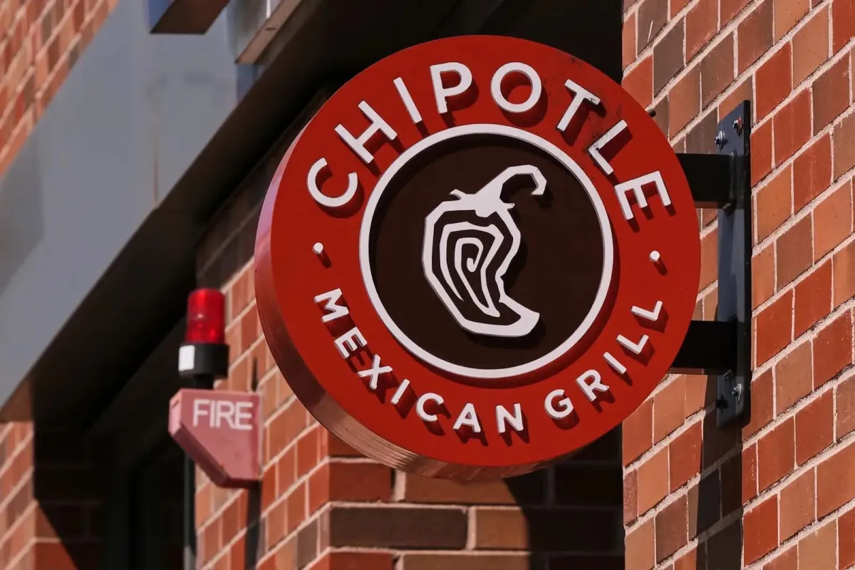 Chipotle retira jalapeños de algunos restaurantes por investigación de salmonela