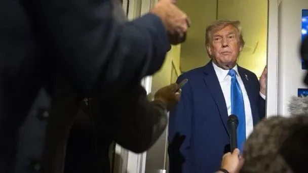 Trump lanza advertencia a Irán: “Sabemos dónde está Jamenei, pero no lo eliminaremos... por ahora”