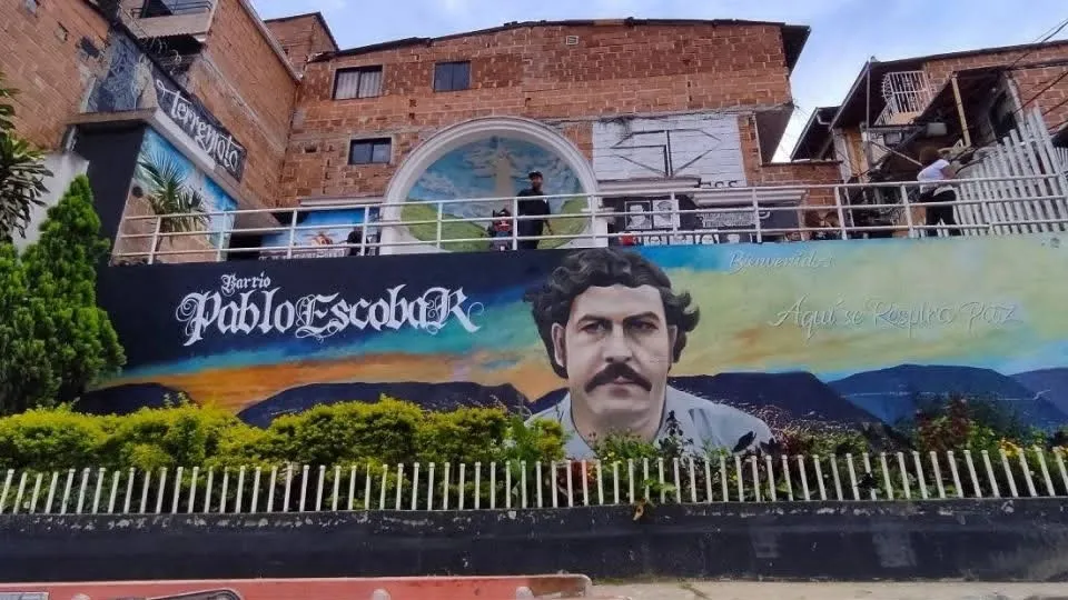 ¡Adiós a la casa de Pablo Escobar! La demuelen por presuntos rituales satánicos