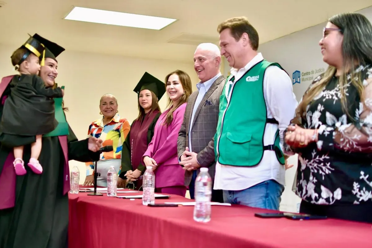 Román Cepeda encabeza graduación del Programa Educativo para Personas Infractoras en Torreón