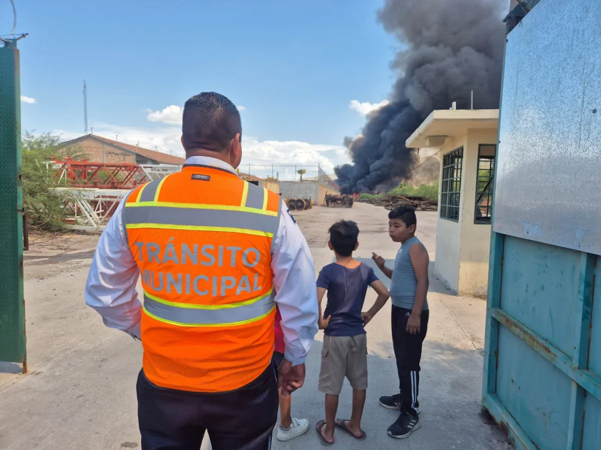 Controlan con rapidez incendio en zona ferroviaria de Torreón; descartan riesgos a la población