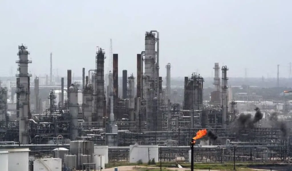 Pemex reporta derrame de diésel en refinería Deer Park; aseguran que no hay riesgo para la población