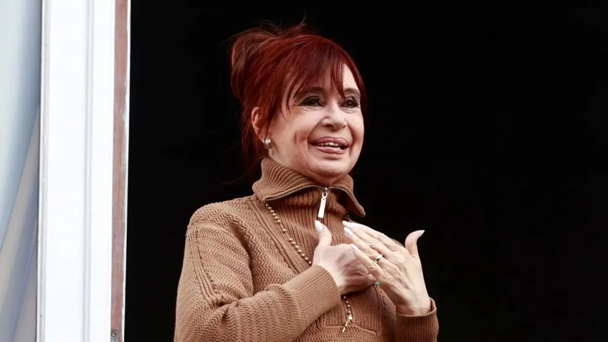 Cristina Fernández de Kirchner expresidenta de Argentina cumplirá su condena en prisión domiciliaria