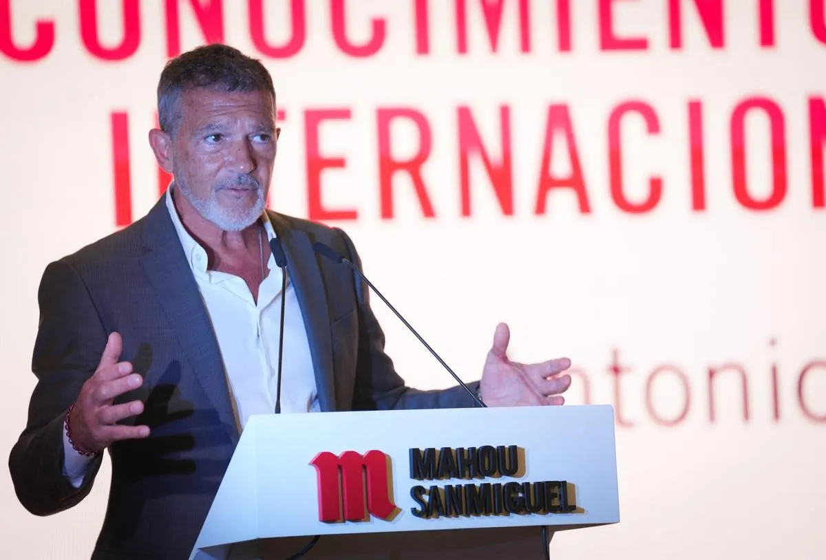Antonio Banderas defiende al teatro como "refugio de verdad" ante la IA