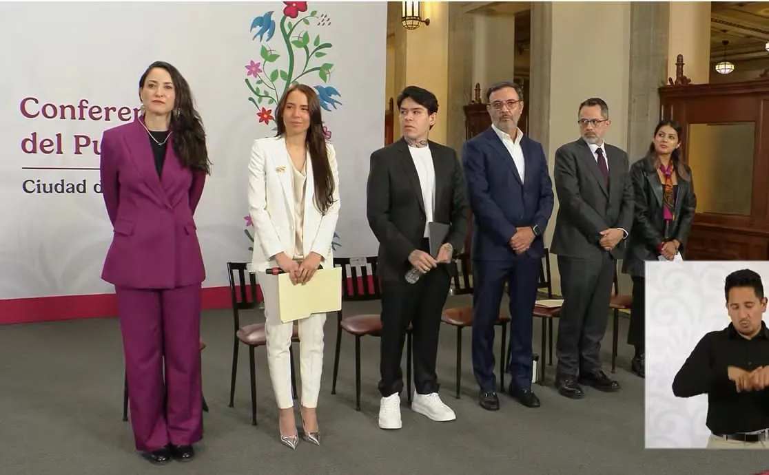 Sheinbaum presenta nueva edición de México Canta junto a Majo Aguilar y Junior H en Palacio Nacional
