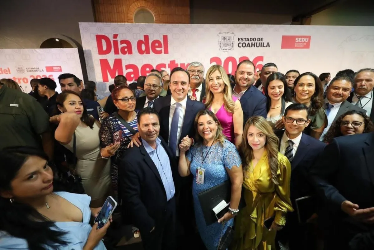 Reconocen a docentes de Coahuila en inicio de festejos por el Día del Maestro