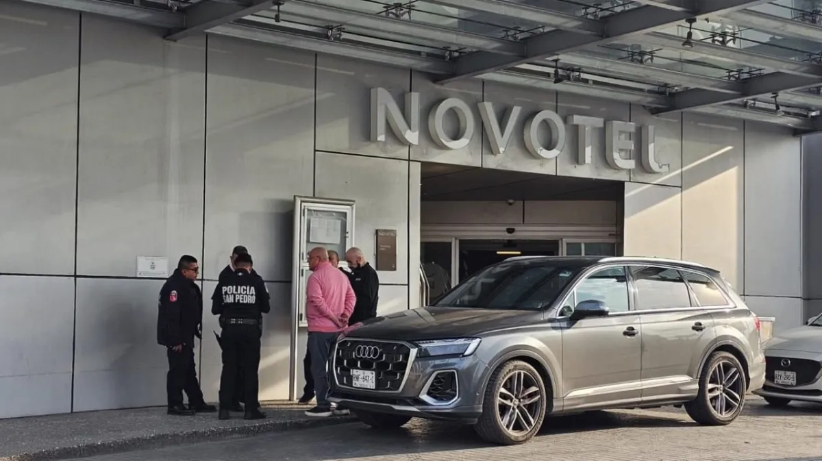 Operativo federal irrumpe en hotel de Valle Oriente; detención por presunto fraude desata movilización