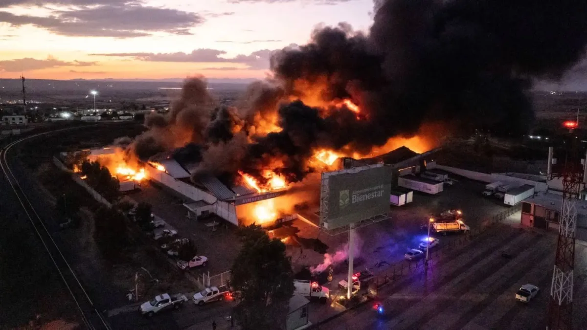 Incendio arrasa bodegas del bienestar en Zacatecas y destruye toneladas de alimentos