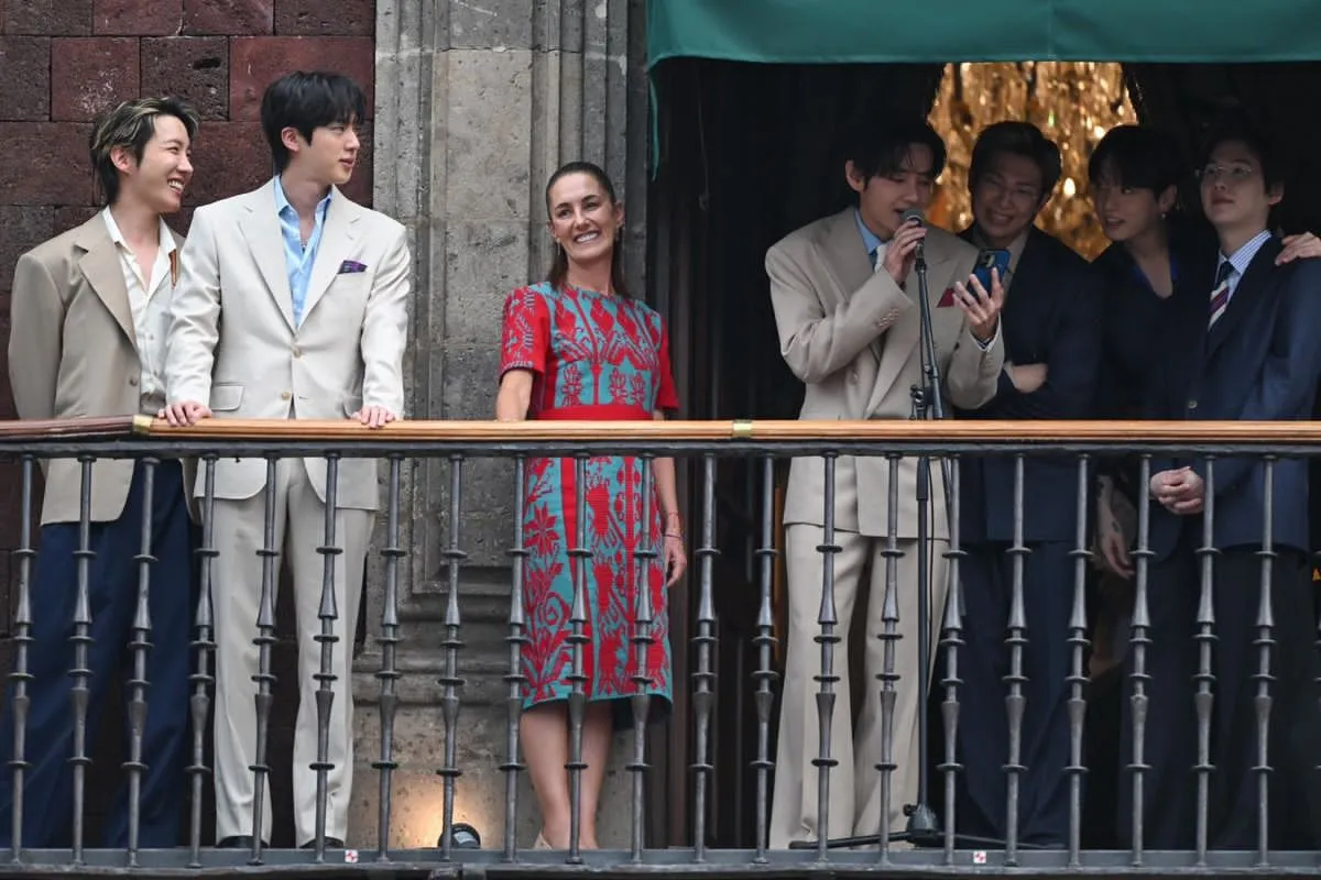 BTS aparece junto a Sheinbaum en Palacio Nacional y agradece al ARMY mexicano antes de sus conciertos